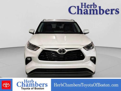 Wind Chill Pearl 2026 Toyota Highlander XLE