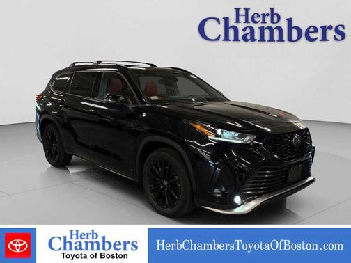 Midnight Black Metallic 2024 Toyota Highlander XSE