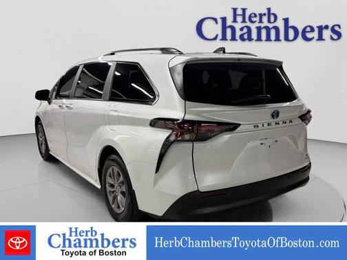 Wind Chill Pearl 2023 Toyota Sienna XLE