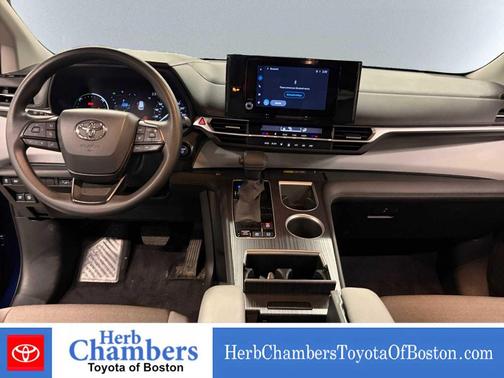 2025 Toyota Sienna LE