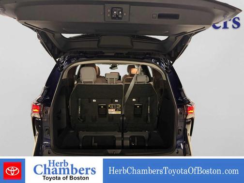 2025 Toyota Sienna LE