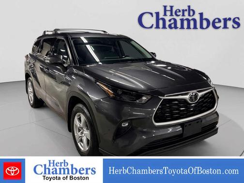 Magnetic Gray Metallic 2022 Toyota Highlander LE