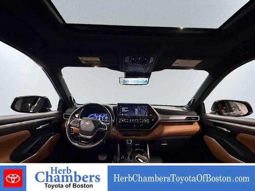 Midnight Black Metallic 2024 Toyota Highlander Platinum