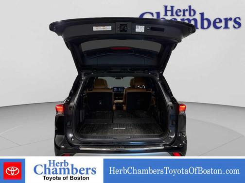 Midnight Black Metallic 2024 Toyota Highlander Platinum