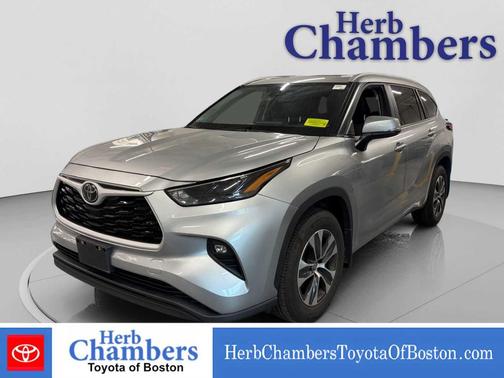 Celestial Silver Metallic 2024 Toyota Highlander XLE