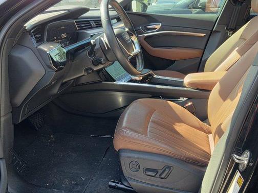 Mythos Black Metallic 2019 Audi e-tron Premium Plus