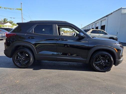 Mosaic Black Metallic 2026 Chevrolet Trailblazer LT