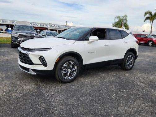 Iridescent Pearl Tricoat 2023 Chevrolet Blazer 2LT