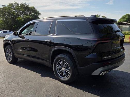 Mosaic Black Metallic 2026 Chevrolet Traverse LT