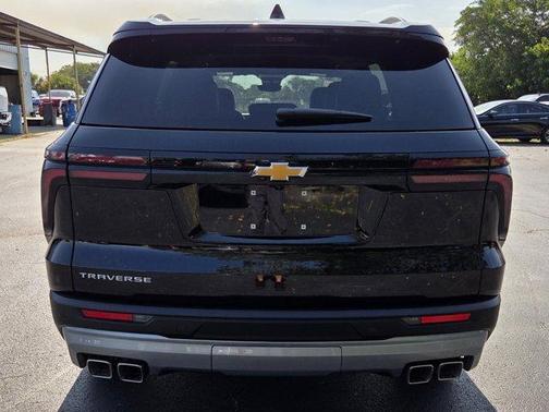 Mosaic Black Metallic 2026 Chevrolet Traverse LT