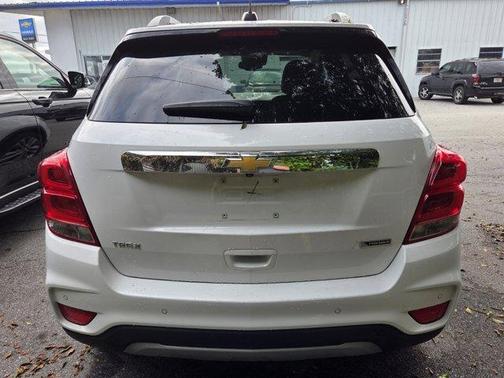 Summit White 2018 Chevrolet Trax Premier