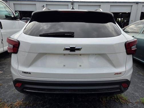 Summit White 2026 Chevrolet Trax 2RS