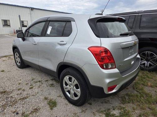Silver Ice Metallic 2017 Chevrolet Trax LS