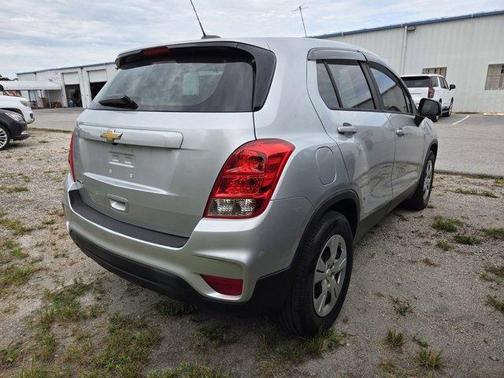 Silver Ice Metallic 2017 Chevrolet Trax LS
