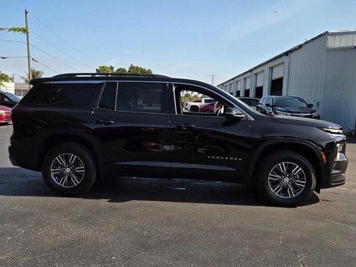 Mosaic Black Metallic 2026 Chevrolet Traverse LT