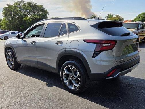 Sterling Gray Metallic 2025 Chevrolet Trax LT