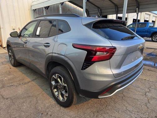 Sterling Gray Metallic 2025 Chevrolet Trax LT