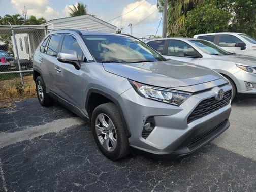 2020 Toyota RAV4 XLE