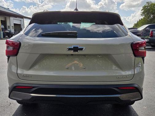 White Sand 2026 Chevrolet Trax ACTIV