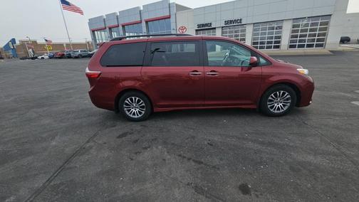 2020 Toyota Sienna XLE