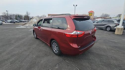 2020 Toyota Sienna XLE