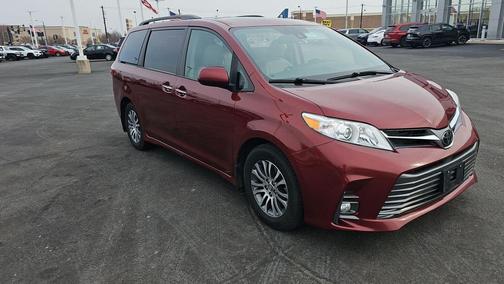 2020 Toyota Sienna XLE