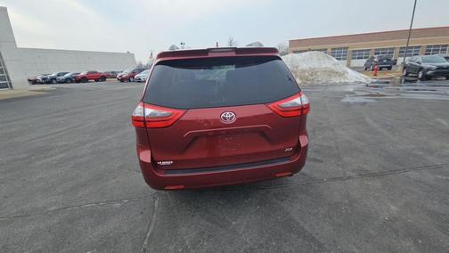 2020 Toyota Sienna XLE