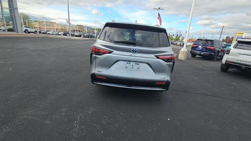 Celestial Silver Metallic 2023 Toyota Sienna Limited