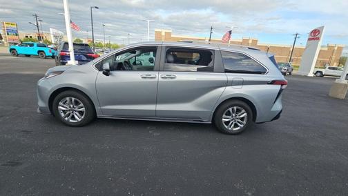 Celestial Silver Metallic 2023 Toyota Sienna Limited