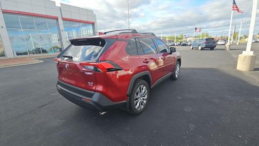 Pearl 2025 Toyota RAV4 XLE Premium