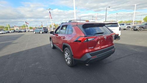 Pearl 2025 Toyota RAV4 XLE Premium