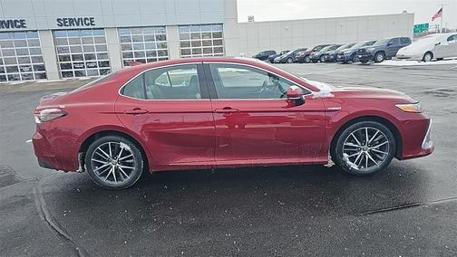2021 Toyota Camry Hybrid XLE