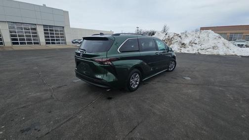2024 Toyota Sienna XLE
