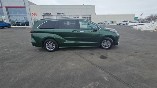 2024 Toyota Sienna XLE