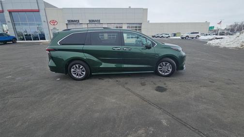 2024 Toyota Sienna XLE