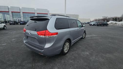 2013 Toyota Sienna XLE