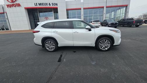 Wind Chill Pearl 2023 Toyota Highlander Hybrid Platinum