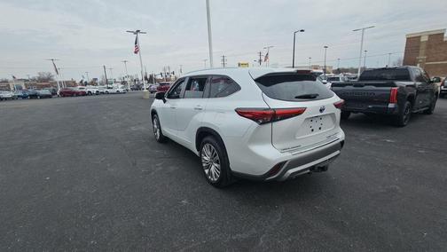 Wind Chill Pearl 2023 Toyota Highlander Hybrid Platinum