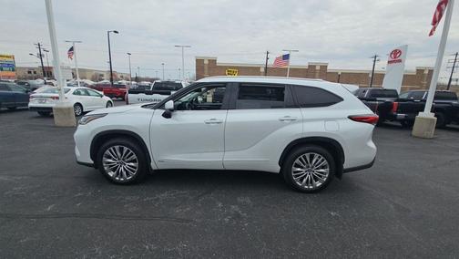 Wind Chill Pearl 2023 Toyota Highlander Hybrid Platinum
