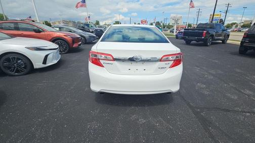 Super White 2014 Toyota Camry XLE