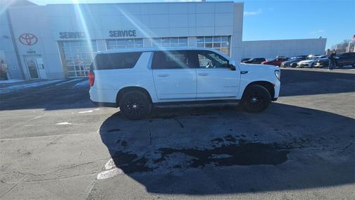 2022 GMC Yukon XL SLT