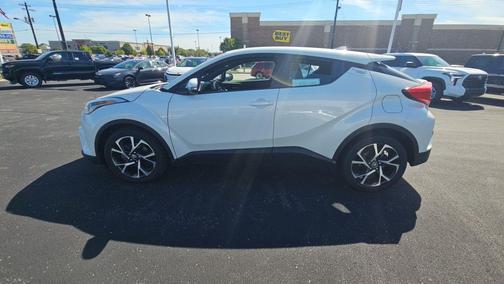 Blizzard Pearl 2018 Toyota C-HR XLE