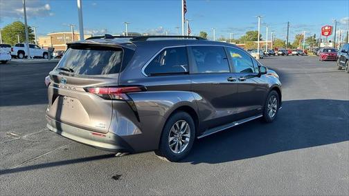 2021 Toyota Sienna XLE 8 Passenger