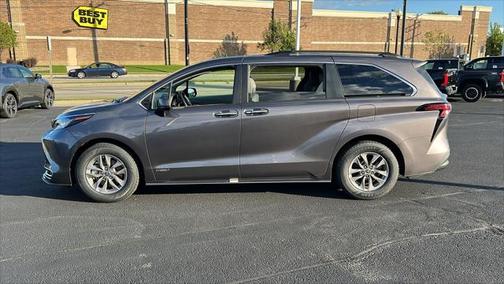 2021 Toyota Sienna XLE 8 Passenger