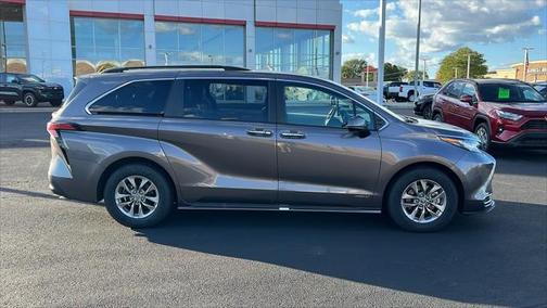 2021 Toyota Sienna XLE 8 Passenger