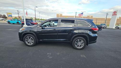 Midnight Black Metallic 2017 Toyota Highlander Hybrid XLE