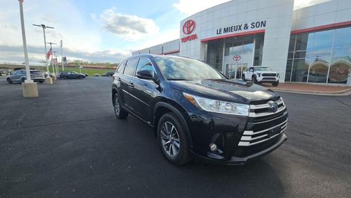 Midnight Black Metallic 2017 Toyota Highlander Hybrid XLE