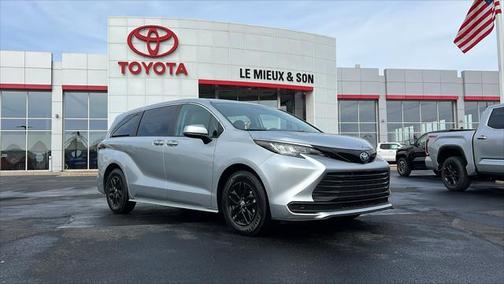 2023 Toyota Sienna LE