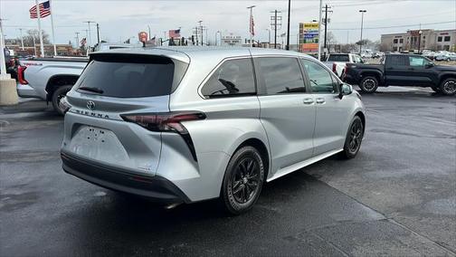 2023 Toyota Sienna LE