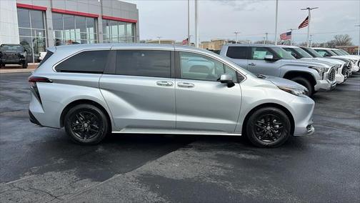 2023 Toyota Sienna LE